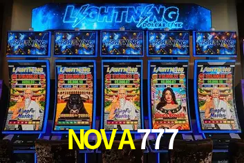 Escena dinámica inspirada en casino con iluminación NOVA777, cartas, fichas e íconos de juegos digitales en un espacio moderno de juegos.